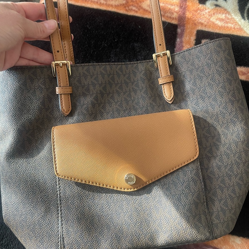 small michael kors tote like new condition